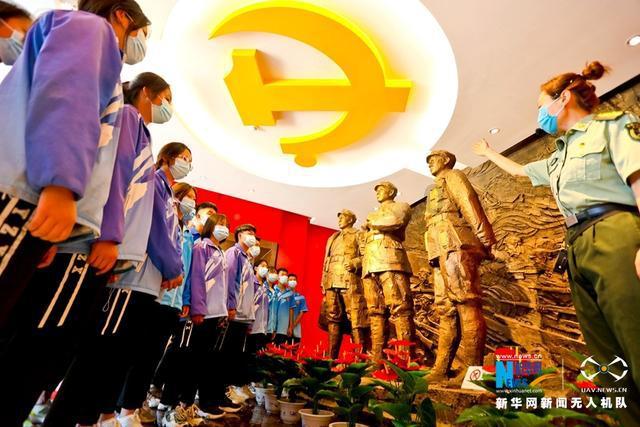 怎样搞好自己与同事之间的关系呢？游戏画面